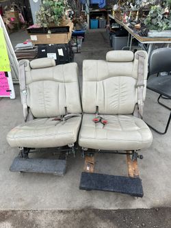 GM seats see pictures $100 both as is “51ave and Glendale “