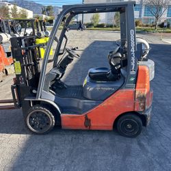 Toyota Forklift Truckers Mast Low Hours 