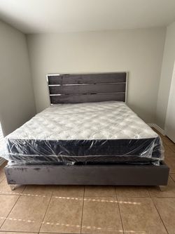 King platform bed frame with mattress
