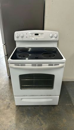 GE Electric Stove, White, Glass Top, Great Condition