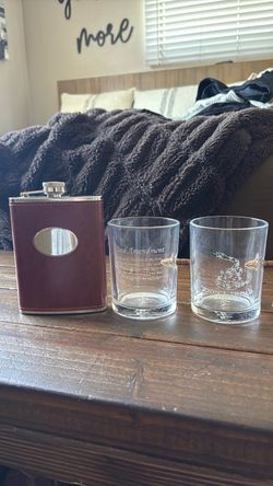 Wine/alcohol cocktail set.