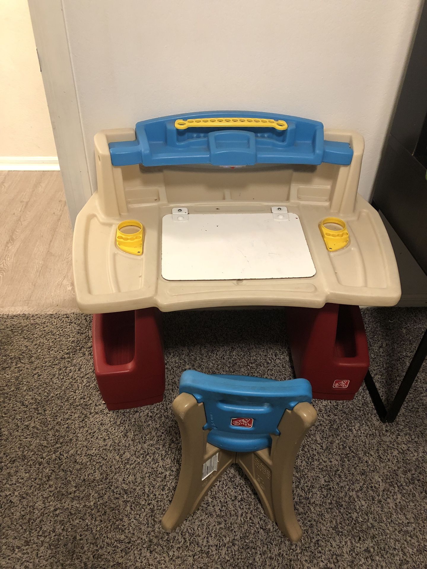 Kids desk