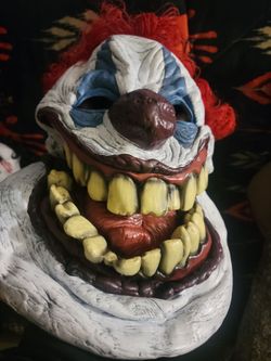 Clown mask with big mouth