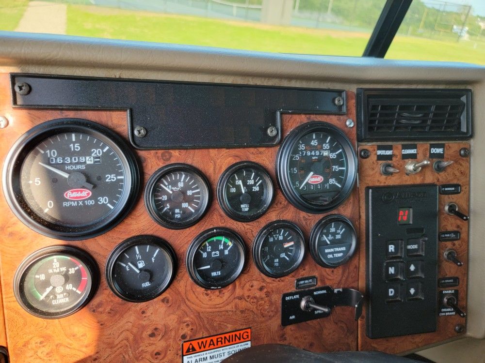 2004 Peterbilt 330