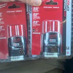 2.0 M 12 Milwaukee Batteries (2x)