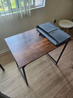 Brown table "31.5(W) x 19.5(D) x 30.0(H) inches"