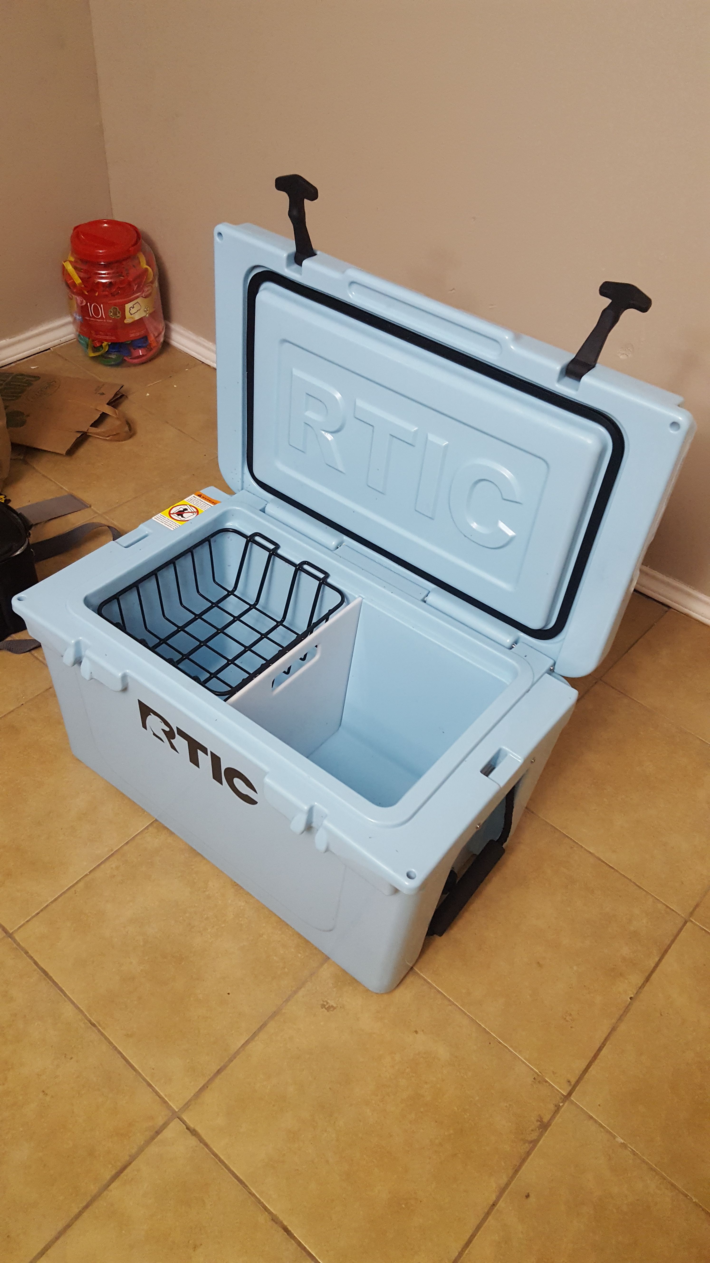 Rtic 45 cooler blue, includes divider and basket