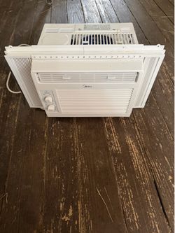 MIDEA 5000 BTU AIR CONDITIONER