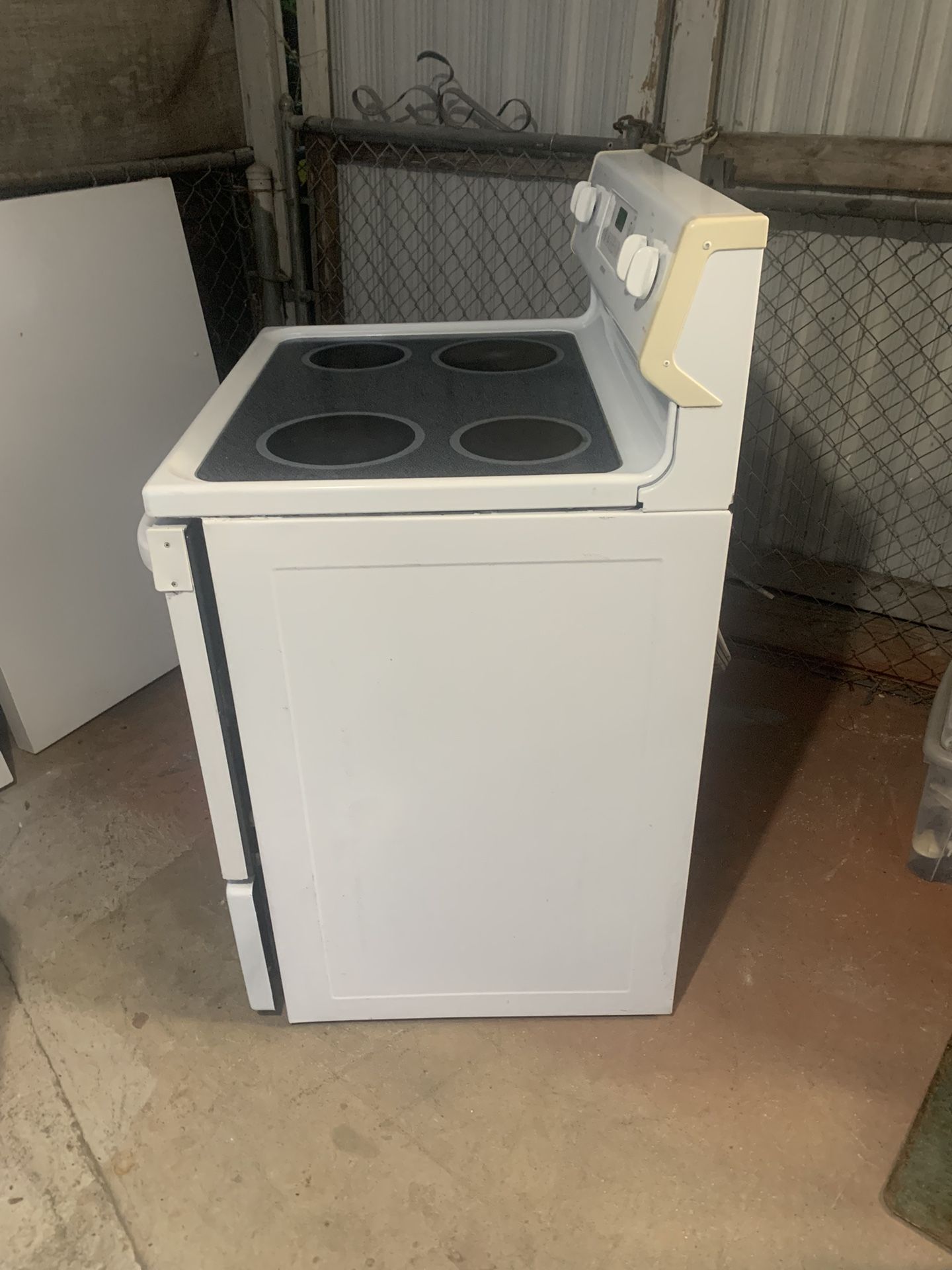 Used Electric Stove (Cocina eléctrica de uso) Installation and