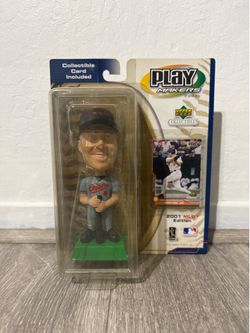 Upper Deck Play Makers Cal Ripken Jr. Bobblehead 2001 MLB Edition + Card