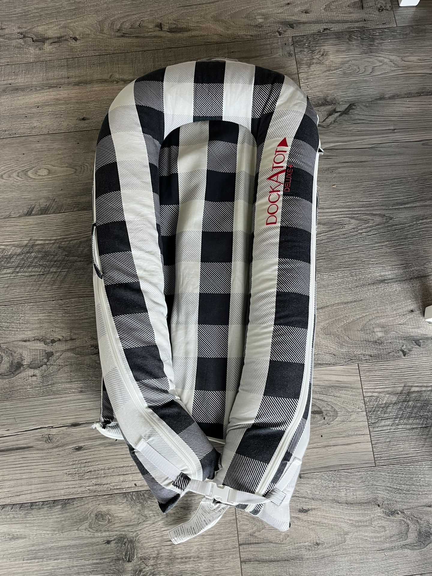 Dockatot Deluxe+ Charcoal Buffalo Plaid