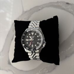 Seiko 5 Sport Automatic Watch - No Battery Required. Like New, Perfect Condition. 