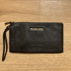 Micheal Kors ~ Pebbled Leather Wristlet Wallet ~ Jet Set Black