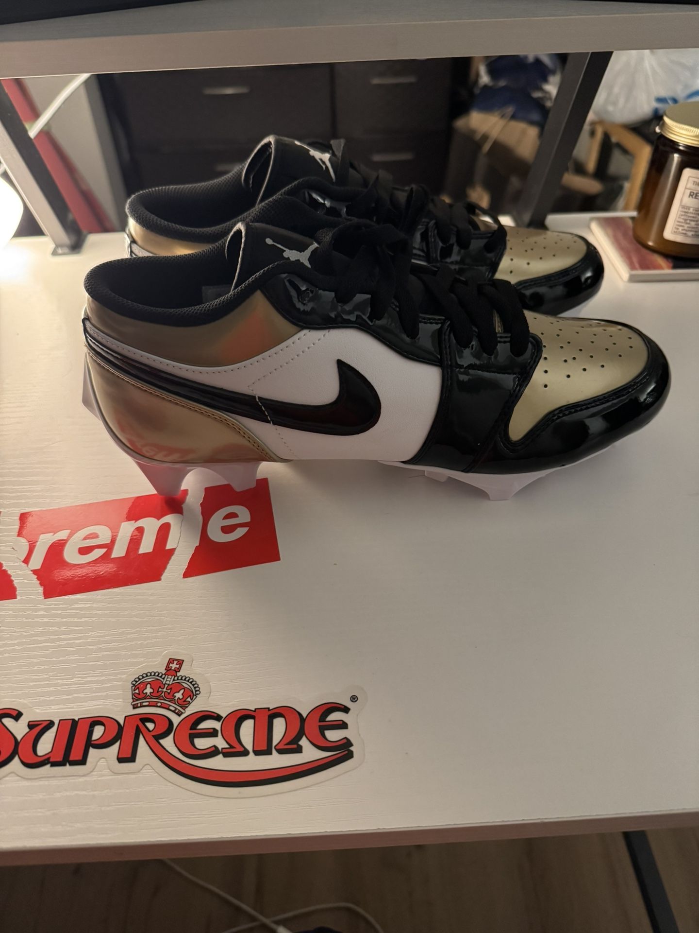 Jordan Retro 1 Football Clears