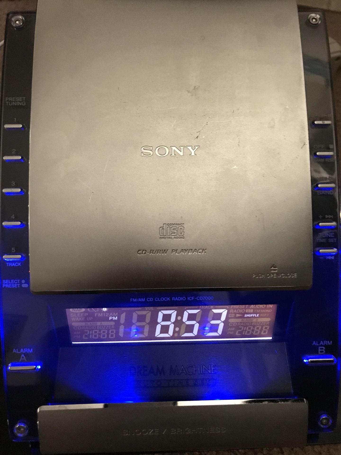 Sony dream machine alarm clock with aux cord and CD player am/fm radio