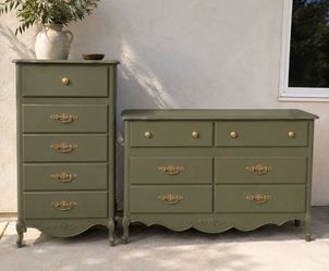 Mountain Olive French Provincial Dresser Set