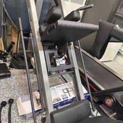 Body-Solid Leg Press & Squat Machine