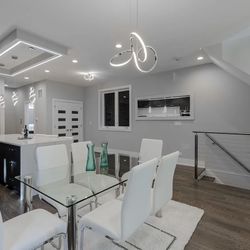 Modern Dining room Set $1,000