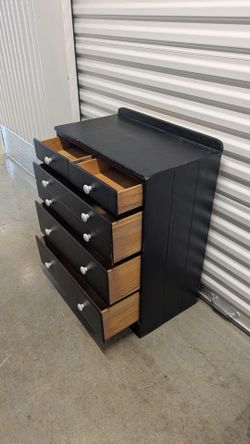 Wood dresser. Free delivery 👍