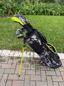 Clean! Top Flite golf club set. Complete matching set with camo matching golf bag right handed