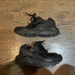 Size 5.5 (GS) - Nike Huarache Run Low Triple Black