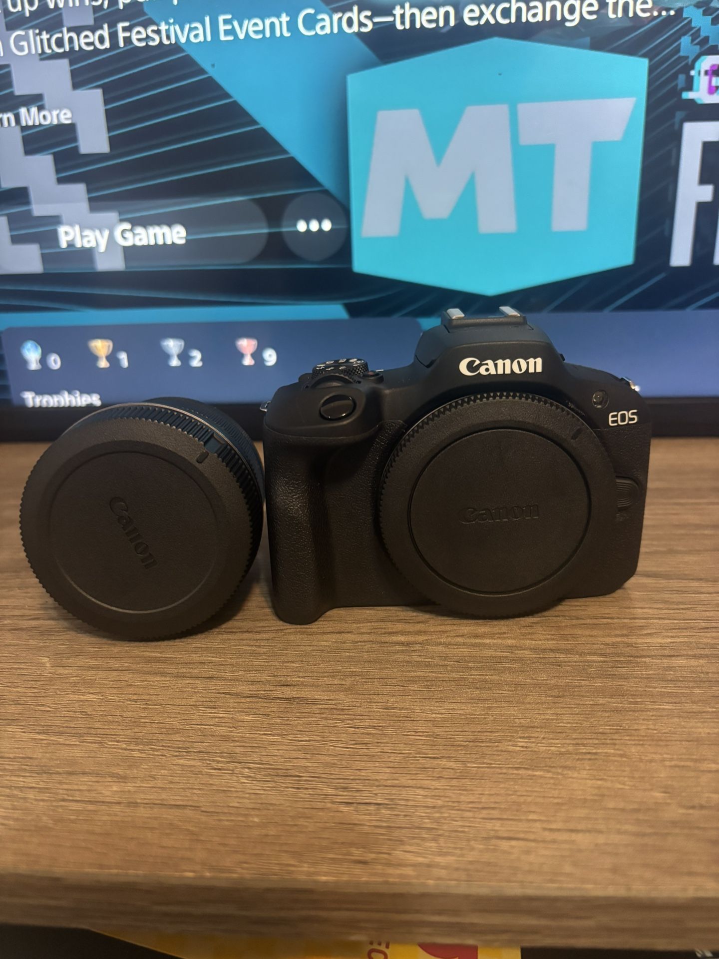 EOS R100
