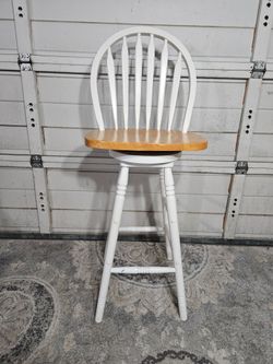 1- Swivel Bar Stool, Good Conditions 👍