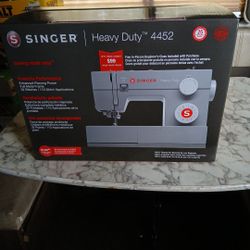 Singer Sewing Machine 