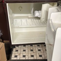 Camping Or Dorm Refrigerator 