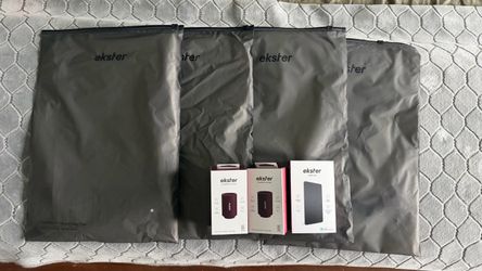 Ekster Vacuum Travel bags with extras.
