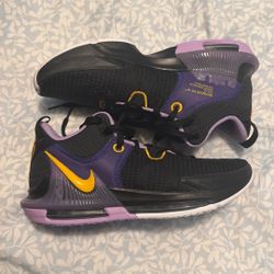 Nike LeBron “Witness 7” Lakers. 