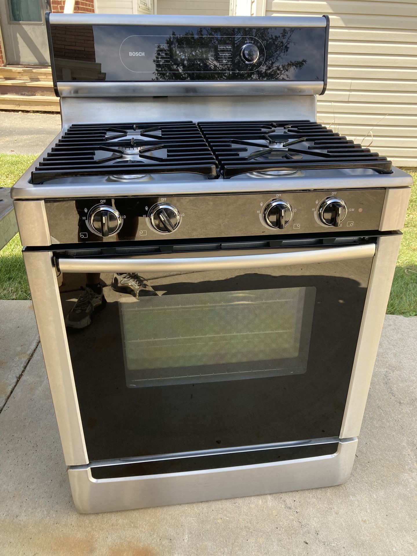 BOSH STOVE DUAL FUEL GAS BURNERS AND ELECTRIC OVEN “SAVE YOU THE WALL OVEN
