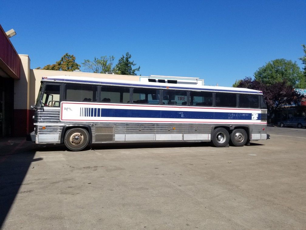 MCI MC9 COACH BUS / POSSIBLE RV CONVERSION