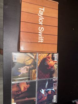 Taylor swift cd clock with cd’s