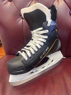 Hockey skates