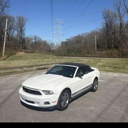 2010 Ford Mustang Convertible 2D