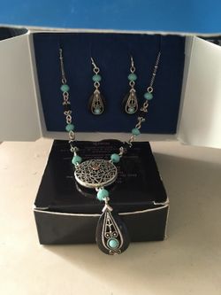 Earring and necklace set