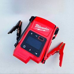 Milwaukee 18V 2000 Peak Amp HOTSHOT Jump Starter (Tool-Only)