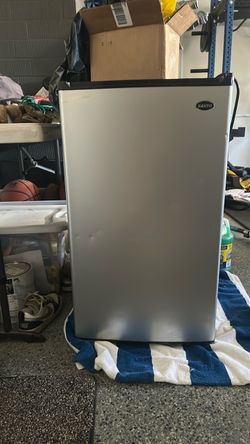 Mini fridge