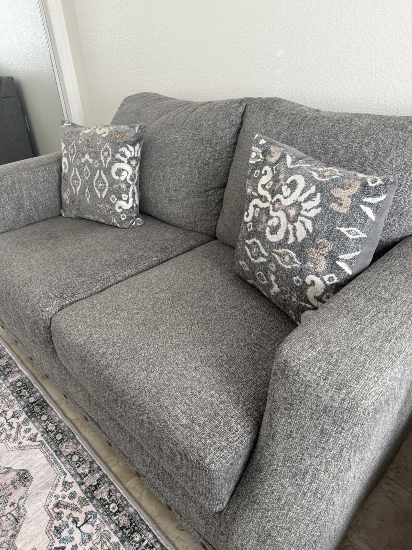 Loveseat 