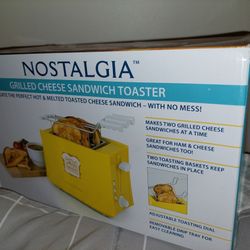 Brand New Nostalgia Grilled Cheese Toaster

