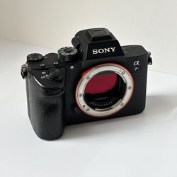 Sony  A7R III Mirrorless Digital Camera (Body Only)