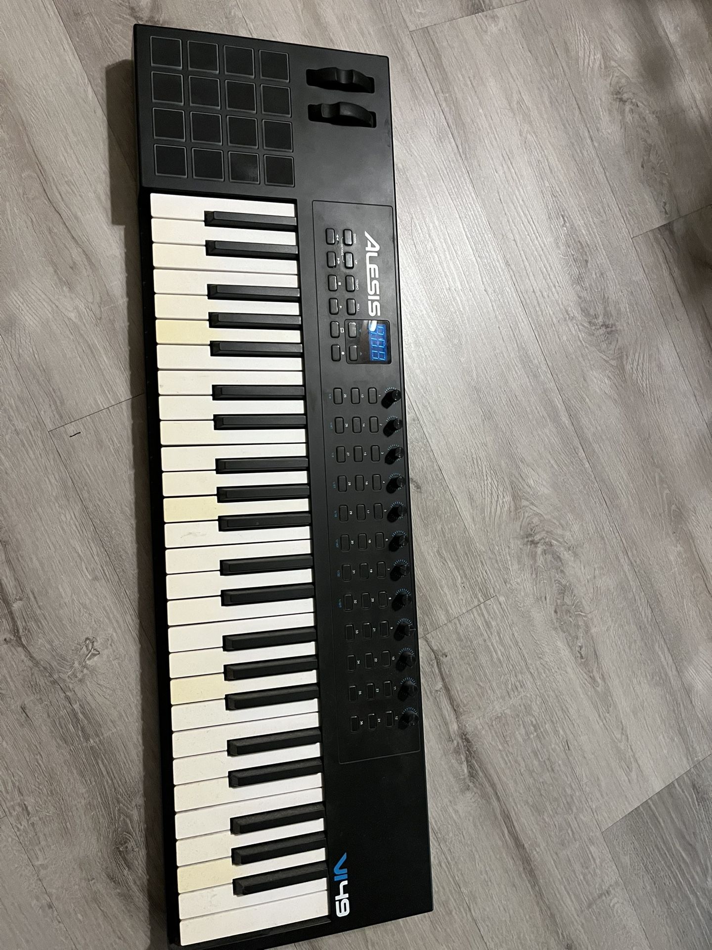 Alexis VI49 MIDI controller Keyboard With Drum Pad