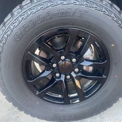 33x12.50x18 Black Rims