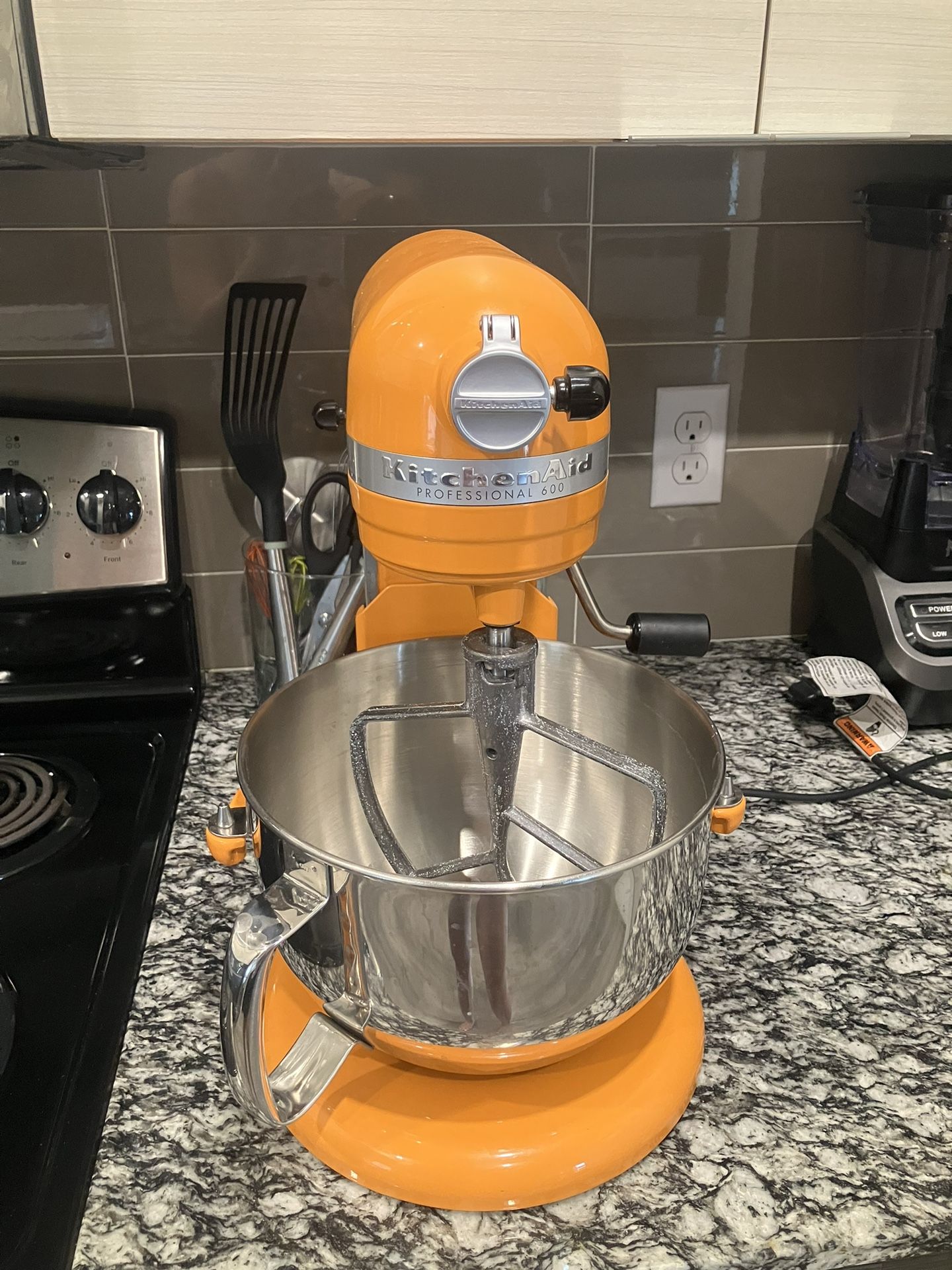 Kitchen Aid 7 Quart Bowl-Lift Stand Mixer