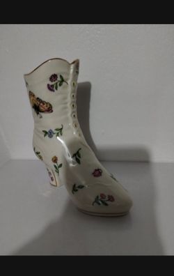 FIB BURRON & BURTON PORCELAIN BOOT FIGURINE 7"×5" - S4
