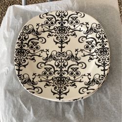 6 BLACK AND WHITE POTTERY BARN DISHES CHANDELIER  LACE DINNER PLATES. EACH PLATE MEASURES 10.75 INCHES ACROSS  $12. EACH
