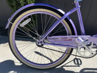 Schwinn 24” Beach Cruiser Bike Lavender Purple for Sale in Costa