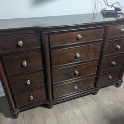 Very Good Condition 12 drawers Dresser 