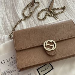 NEW Gucci Beige Interlocking G Clutch Wallet On Chain Crossbody